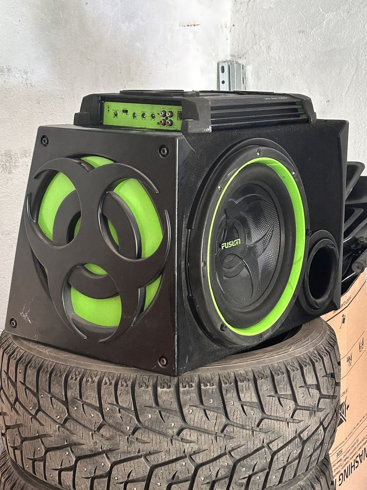 Сабвуфер с усилком в машину Fusion PP-AM10001