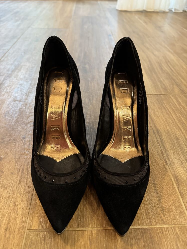 Черни токчета Ted Baker