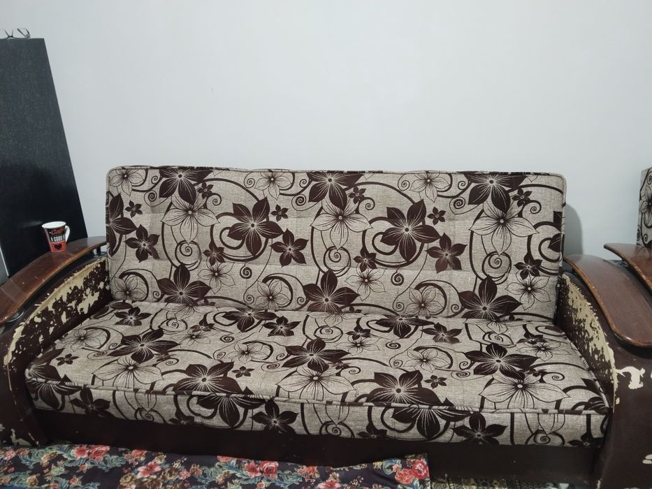 Срочно продётся Диван и два кресло б/у состояние хороший уступка есть