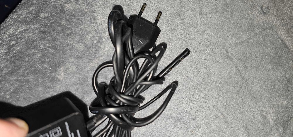 incarcator/alimentator surface pro