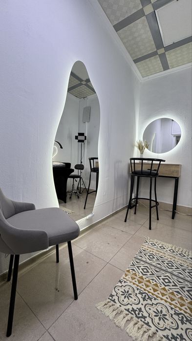 Сдам кушетку стол мастеру