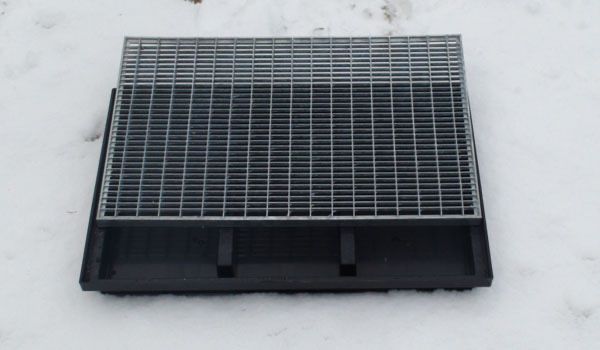 Комплект решетка стальная 590x390x20 с поддоном