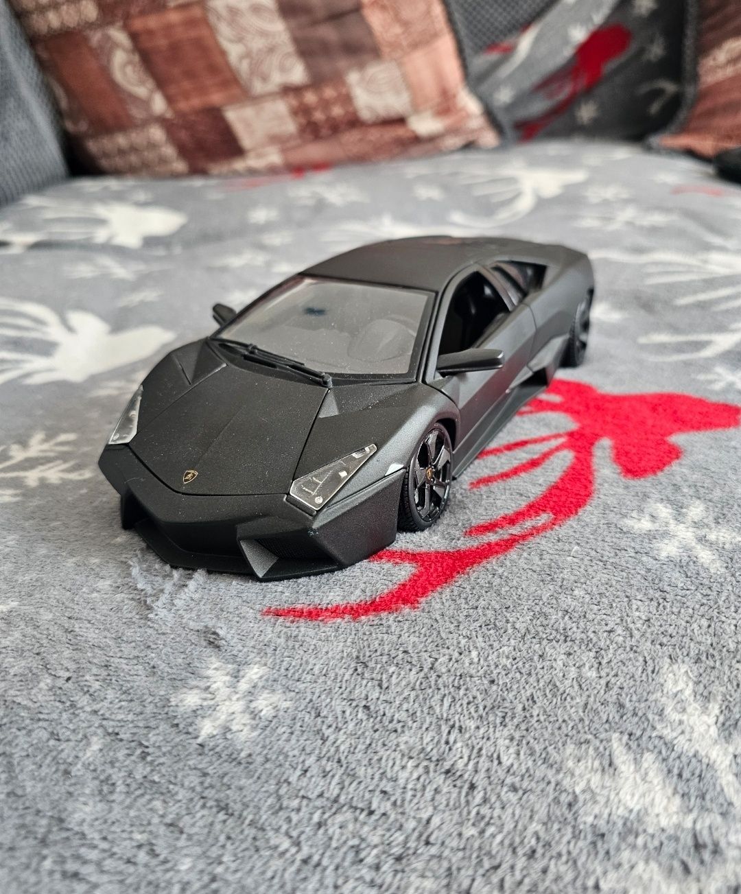 Macheta metalica lamborghini reventon burago scara 1:18