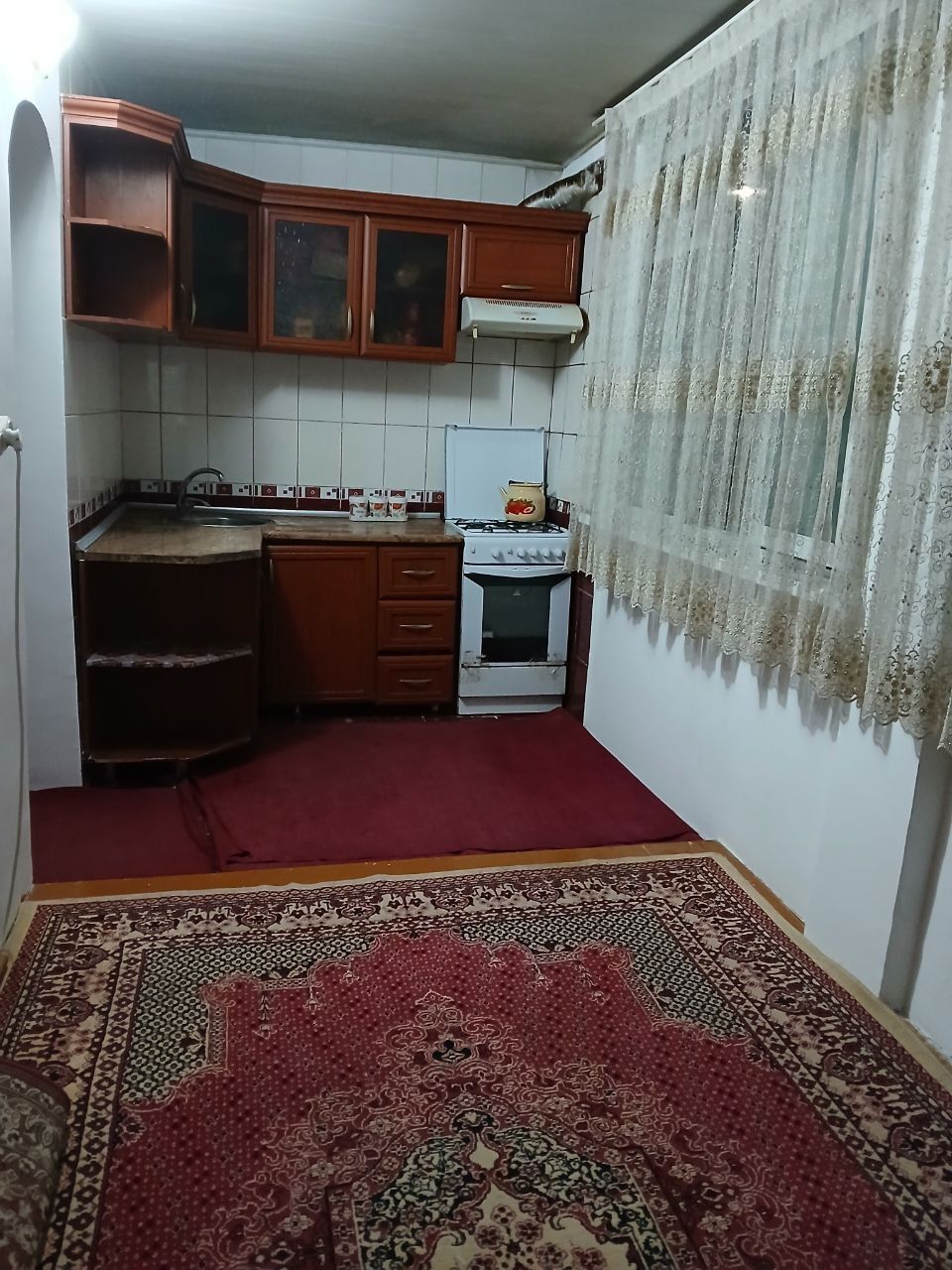 Продаётся 2 ком квартира кирпичный дом балкон 2х6  1-этаж