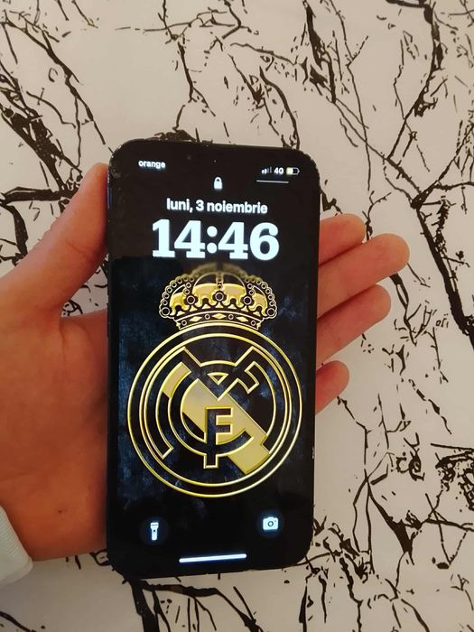 Vand iphone 13 urgent