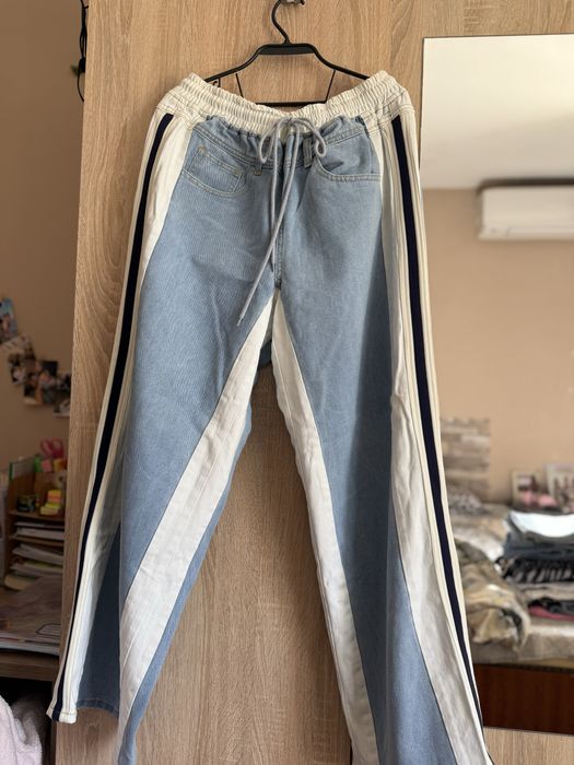 Ефектни дънки с бял плат