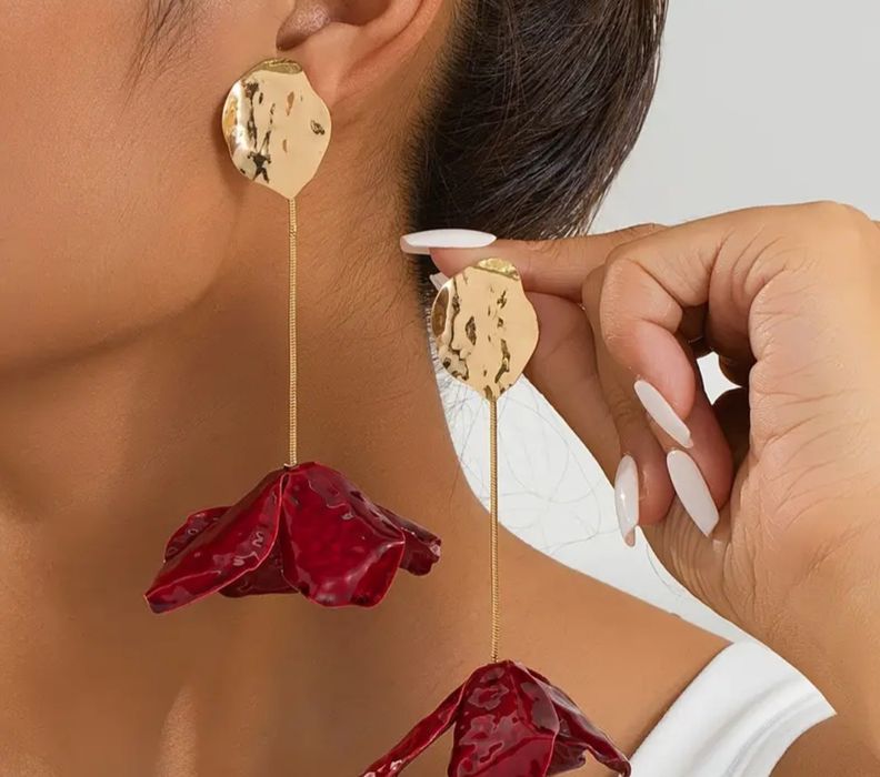 Красиви, стилни обеци.