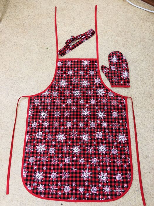 Набор фартук, прихватка, повязка на голову.