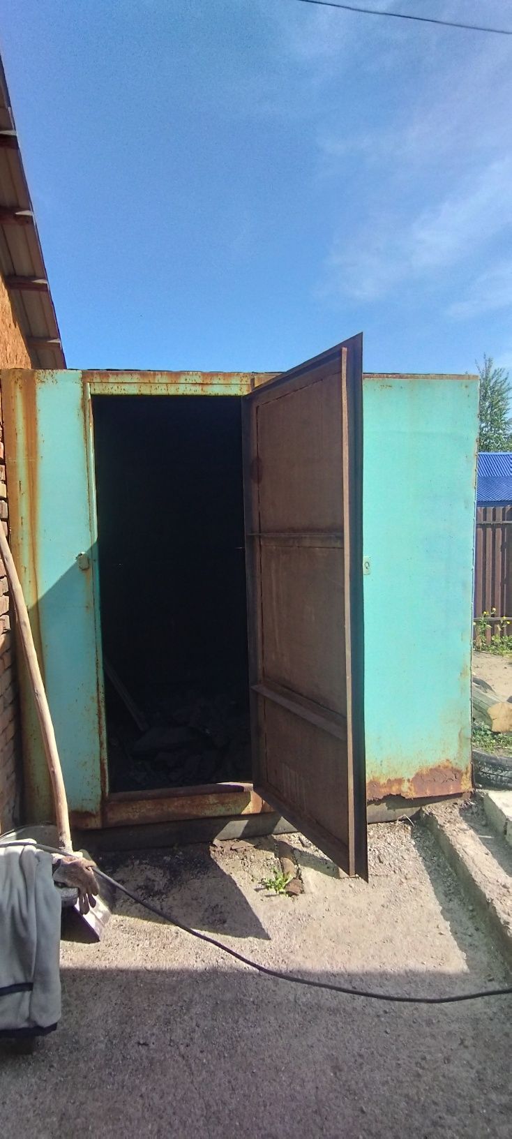 Продам металлическую бутку.