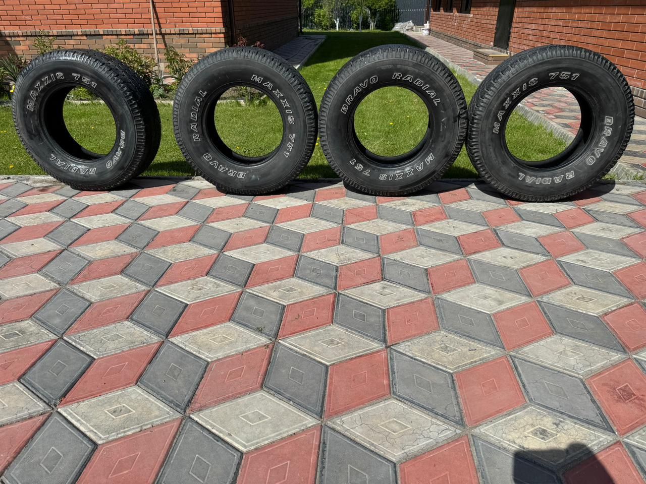 Продам колеса (резину) Maxxis 751 Bravo Radial