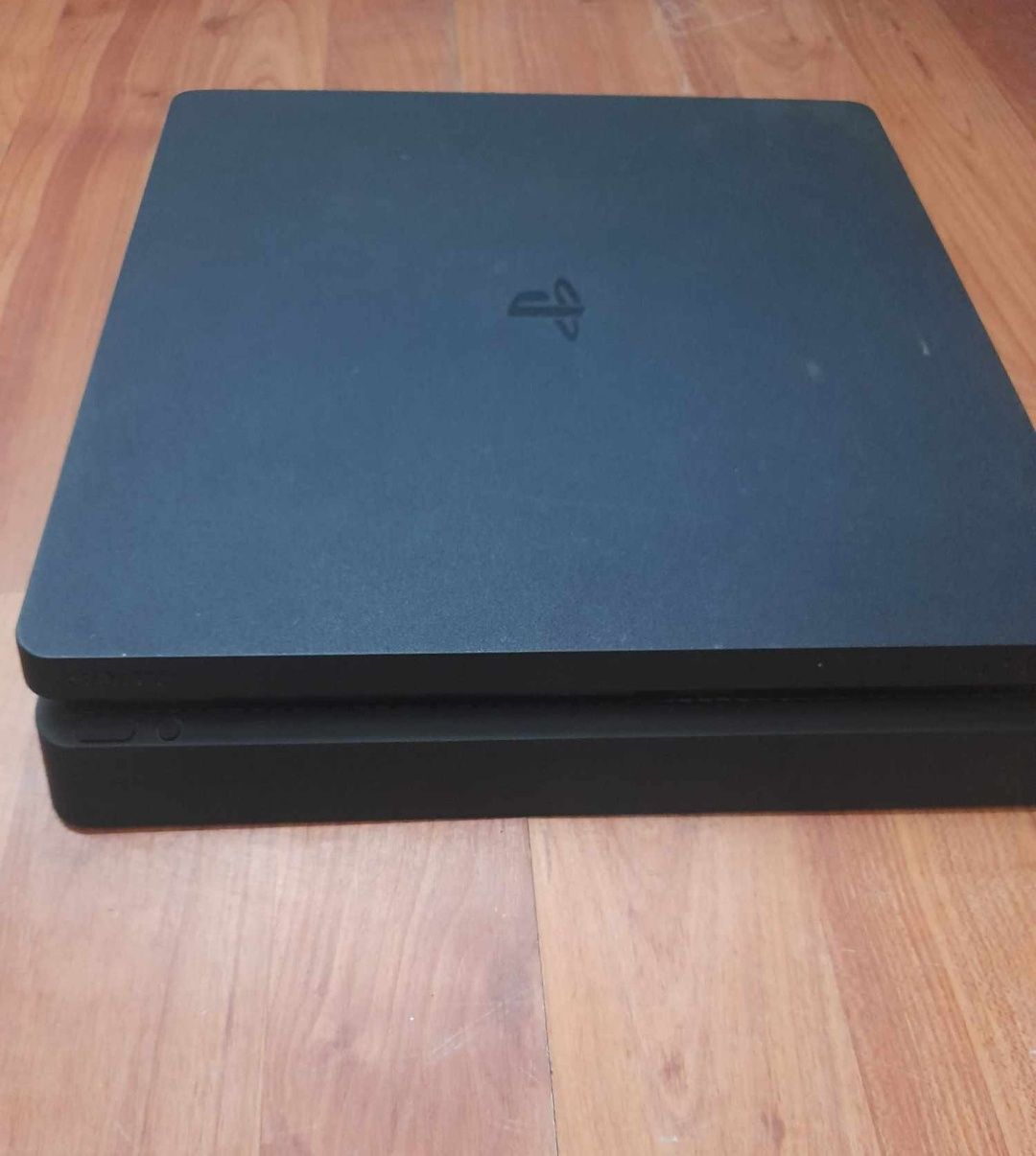 PlayStation 4 slim, volan gaming