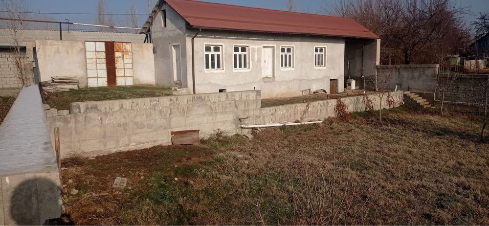 Yangiyolda hovli sotiladi 20 sotix