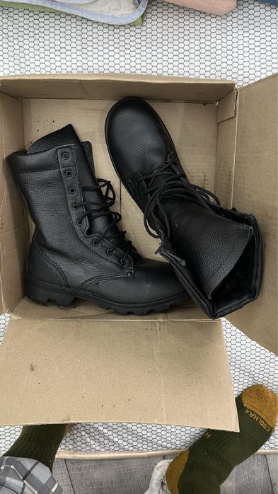 Форма и берцы по 5000 тенге