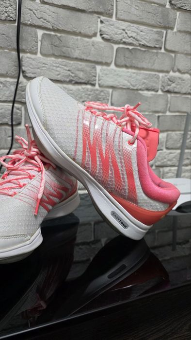 Женнские кроссовки Reebok