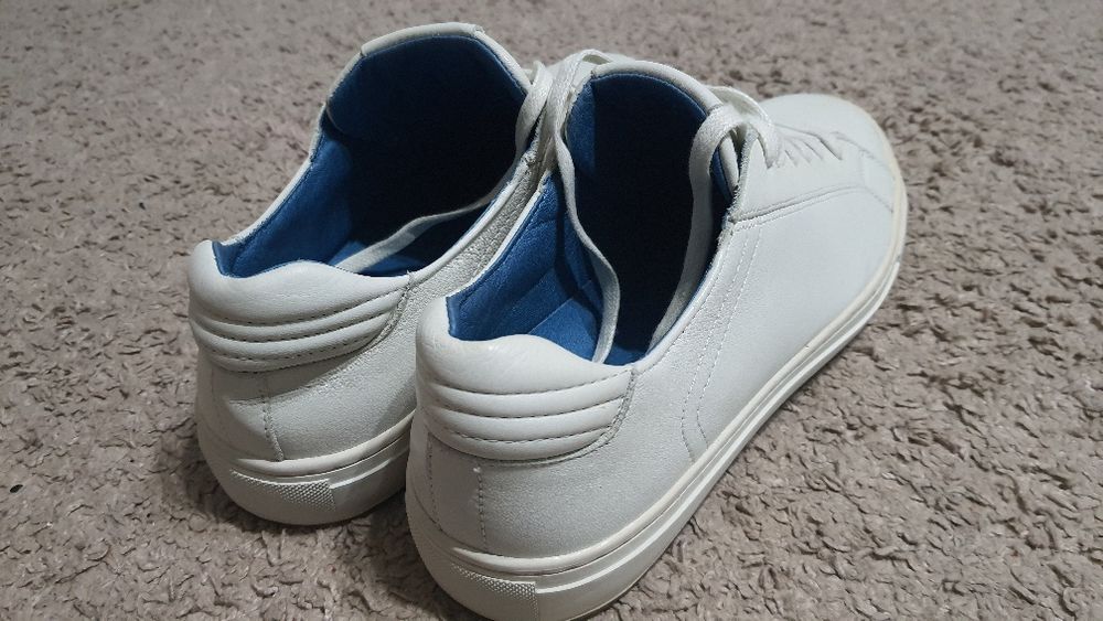 Adidasi pantofi sport barbati nr44 Zara,noi-nefolositi,albi
