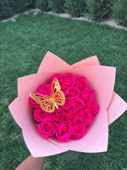 Buchet 101 trandafiri sapun rosu alb mov verde negru roz violet