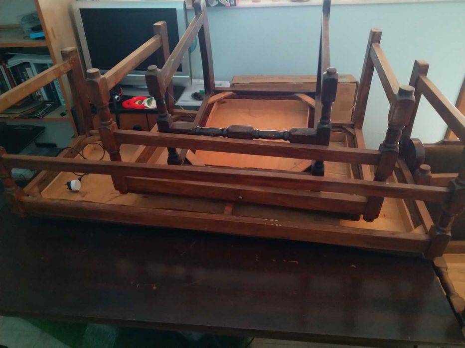 Холна трапезна маса с столове и пейки