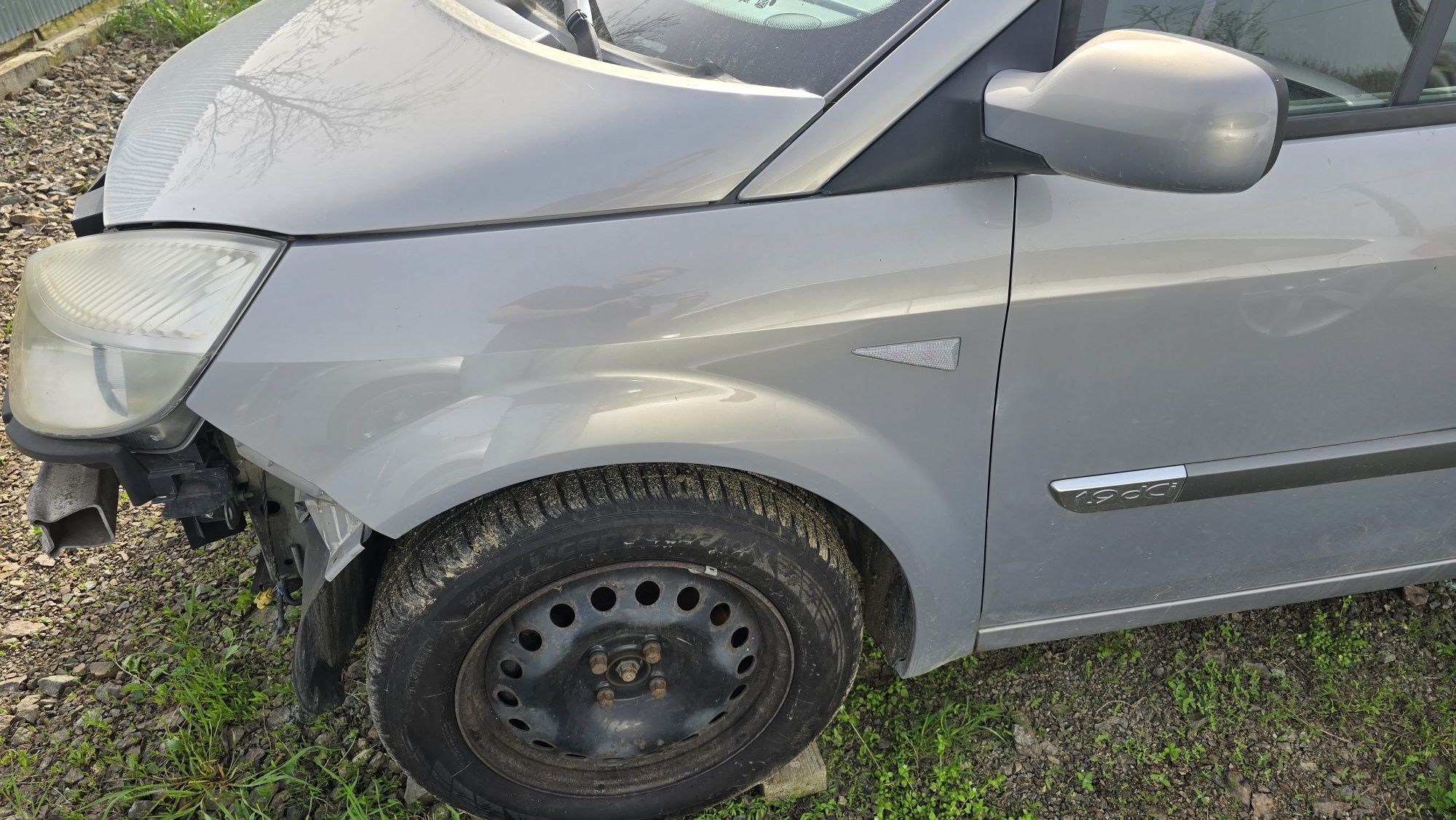 Aripă stânga față Renault Scenic 2