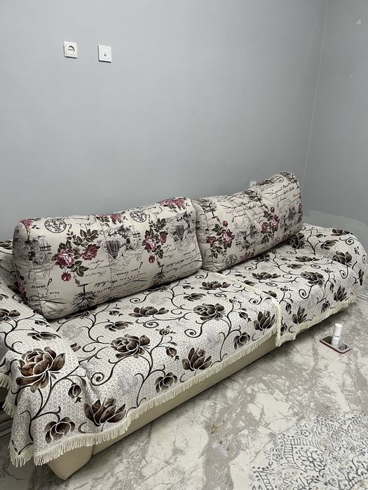 диван с подушкой