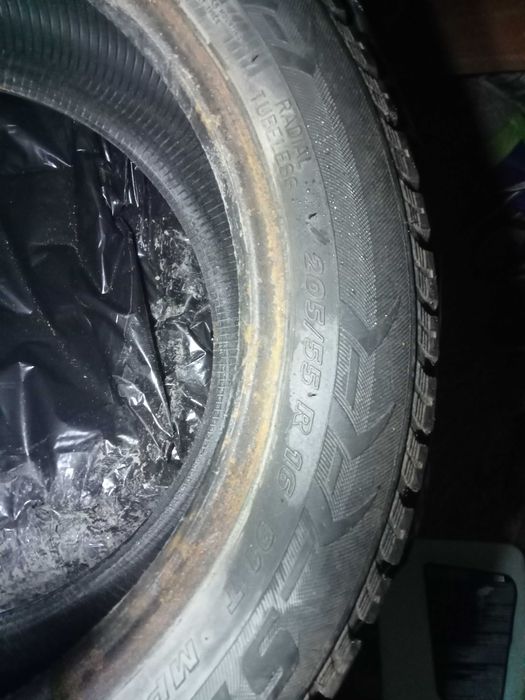 Продам шины шипованые