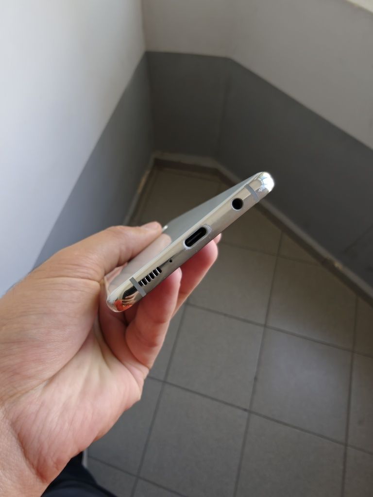 Samsung Galaxy S10 plus white