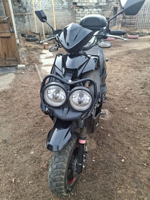 Продам СКУТЕР 150 КУБ. На ходу