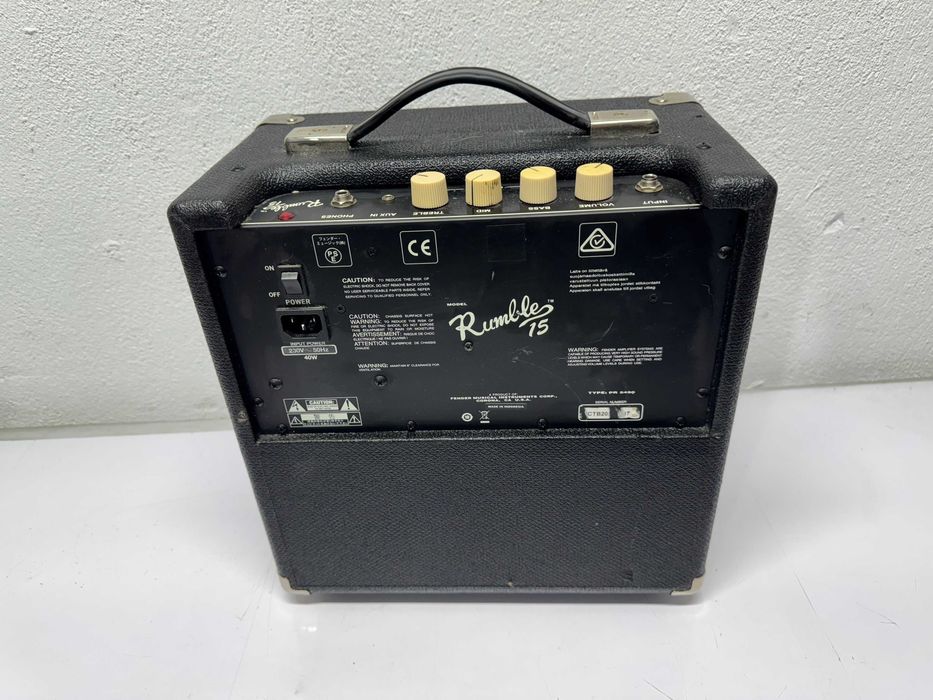 Кубе - Fender Rumble 15