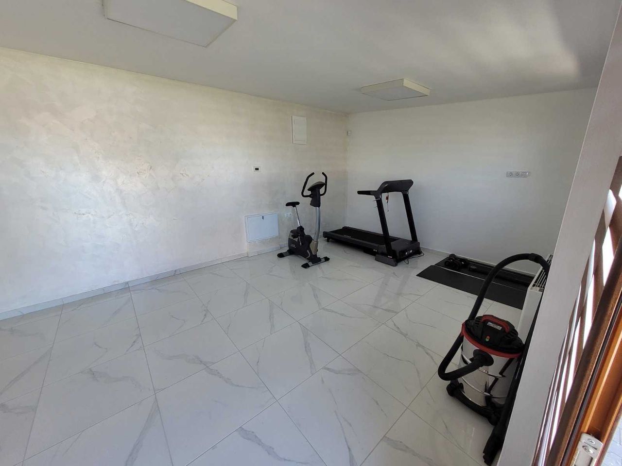 Продава се Къща в с. Марково, Област Пловдив - 400 кв.м за 2125 €/кв.м - Снимка #18