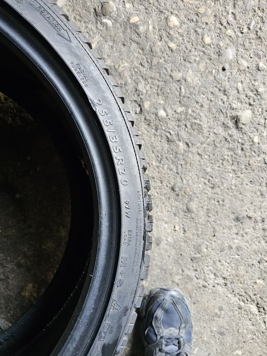 4 anvelope iarna 255 35 20 Dunlop