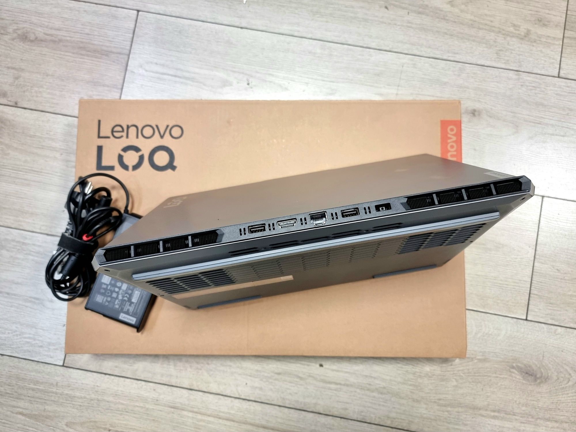 Amanet F28: Laptop Lenovo LOQ 15IAX9I