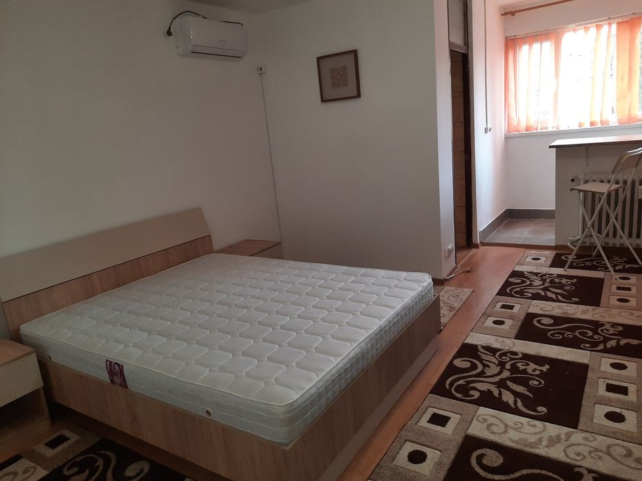 Inchiriez spatiu cazare 3 camere triple  si depozit 250 mp