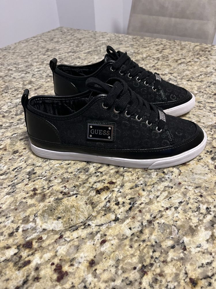 GUESS Оригинални Маратонки 40 р-р