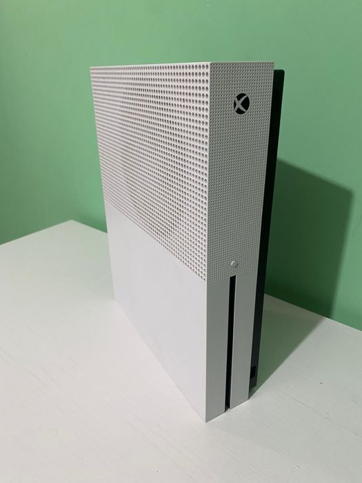 Xbox one s 1tb..