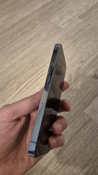 Iphone 13 pro Sierra Blue
Nu are urme de folosire.
Tinut in husa
