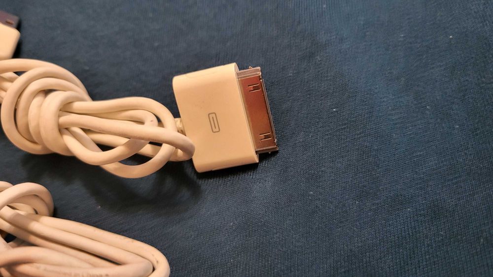 Cablu Date Iphone 4, 4S si ipod Original  cu prindere la mufa