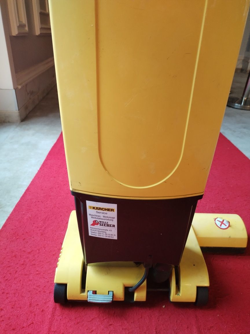 Vând aspirator karcher