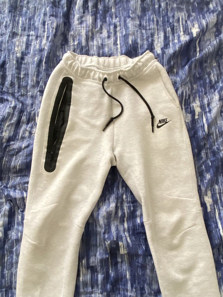 Долнище на Nike teck fleece