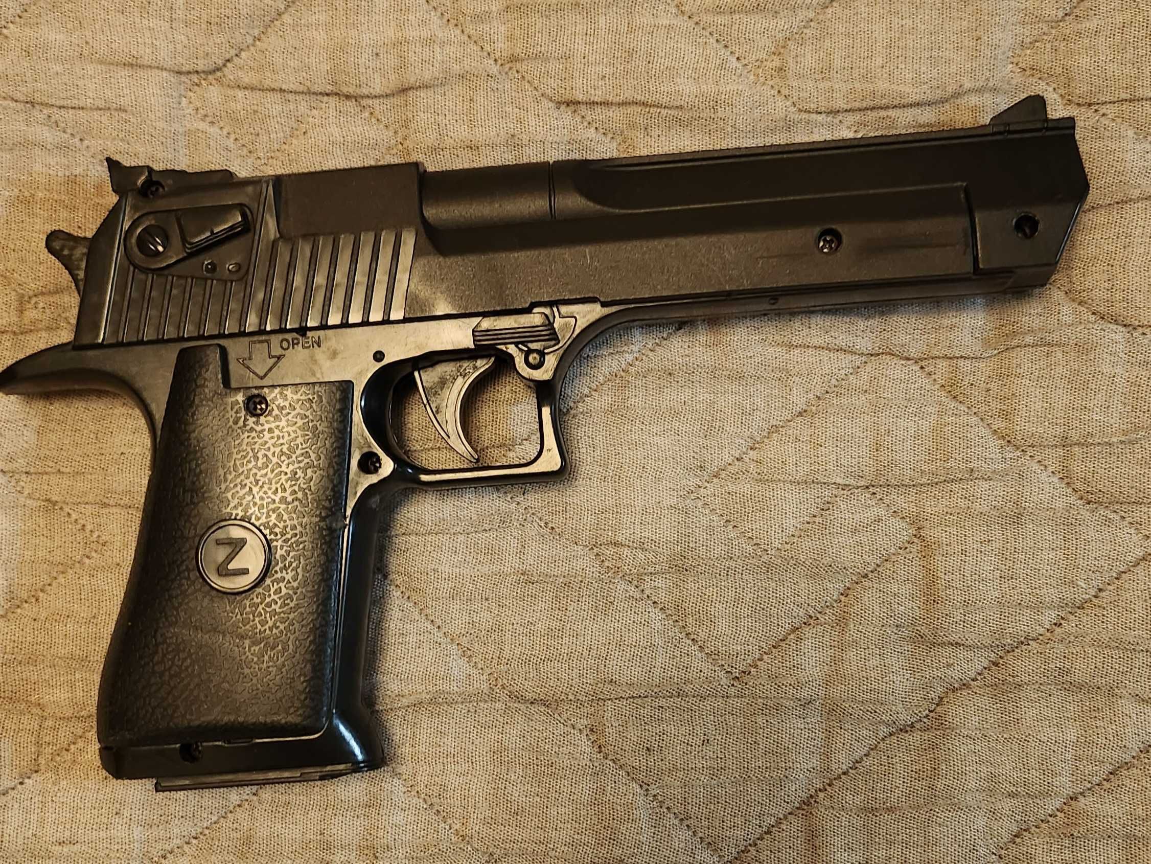Детски пистолет и пушка
