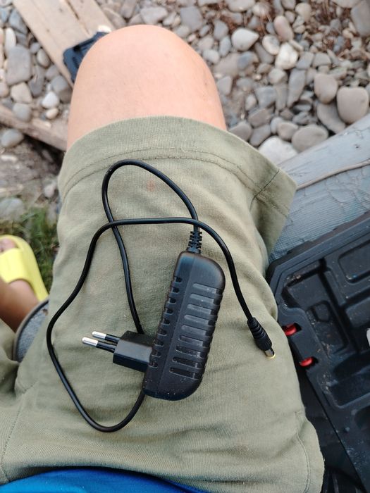 Vind mini drujba electrica cu 2 acumulatori