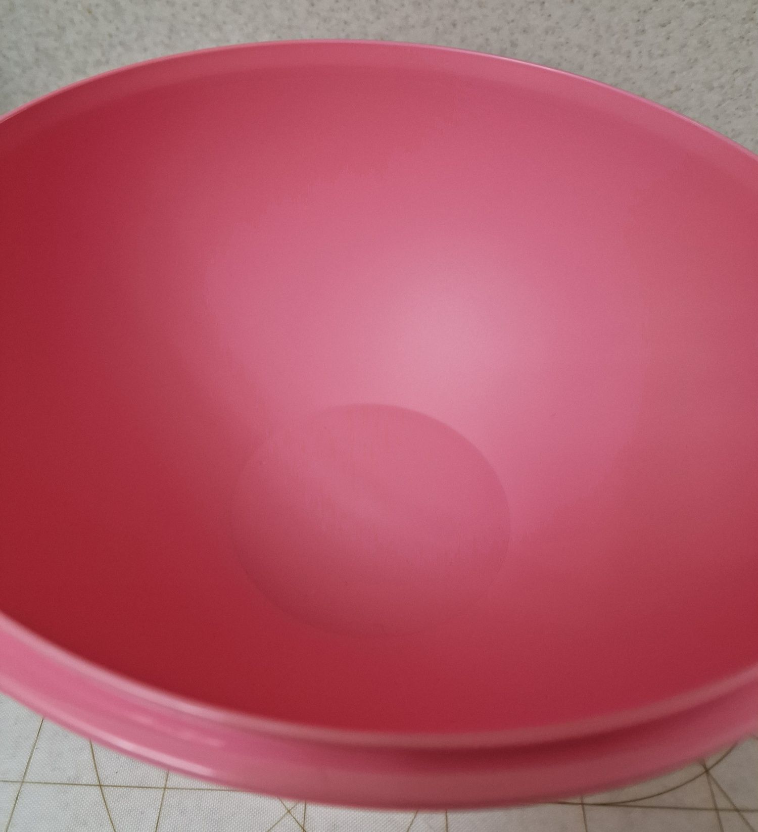 Продам новую чашу Tupperware
