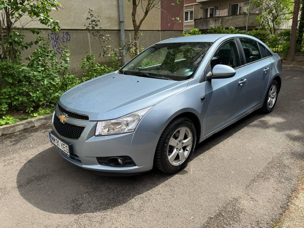 vând Chevrolet Cruze