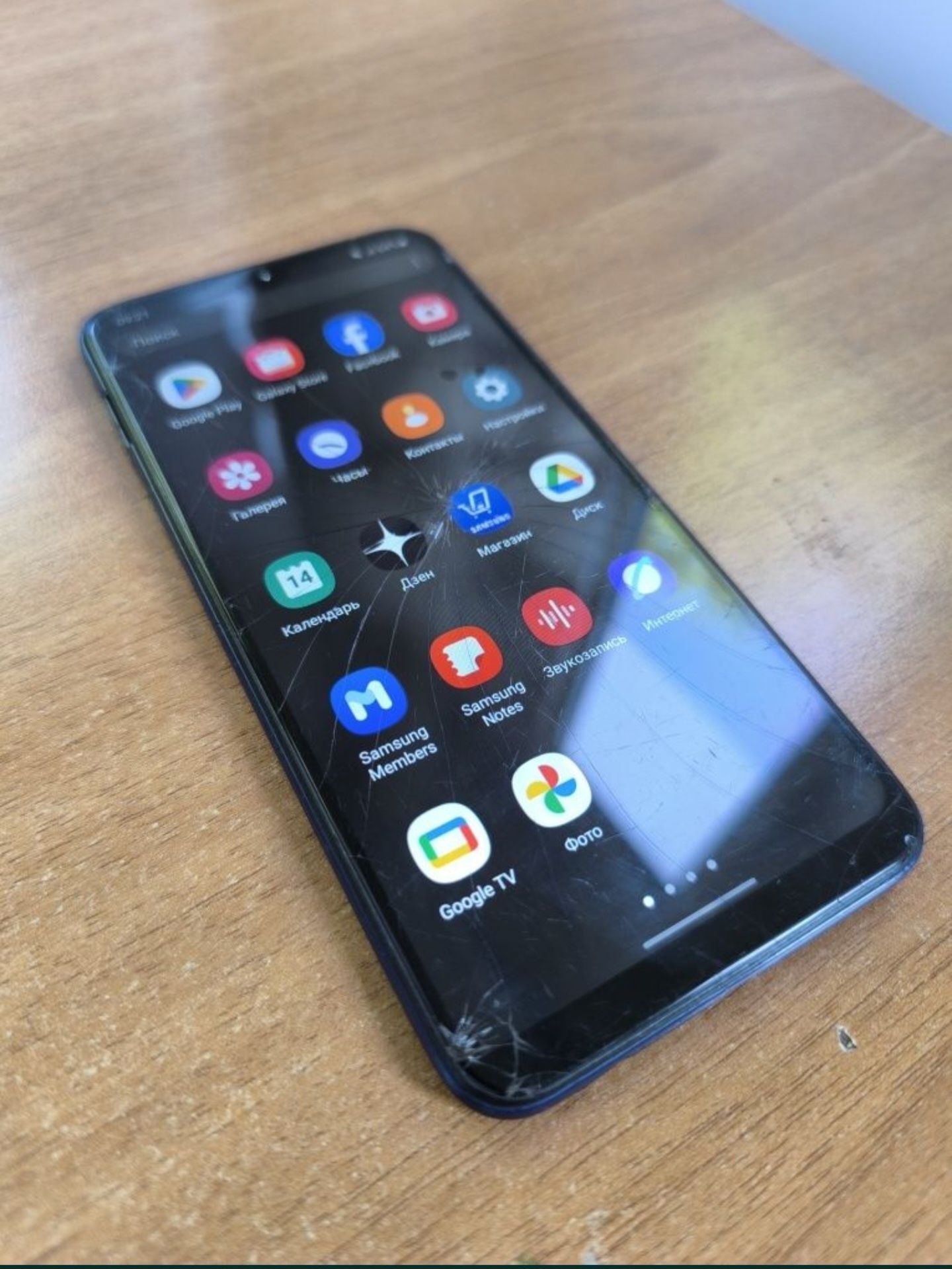 Samsung a10 ishlab turgan tel