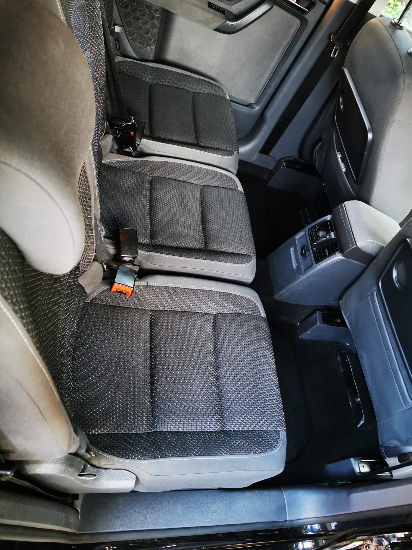 VW Touran 2010 2.0 TDI