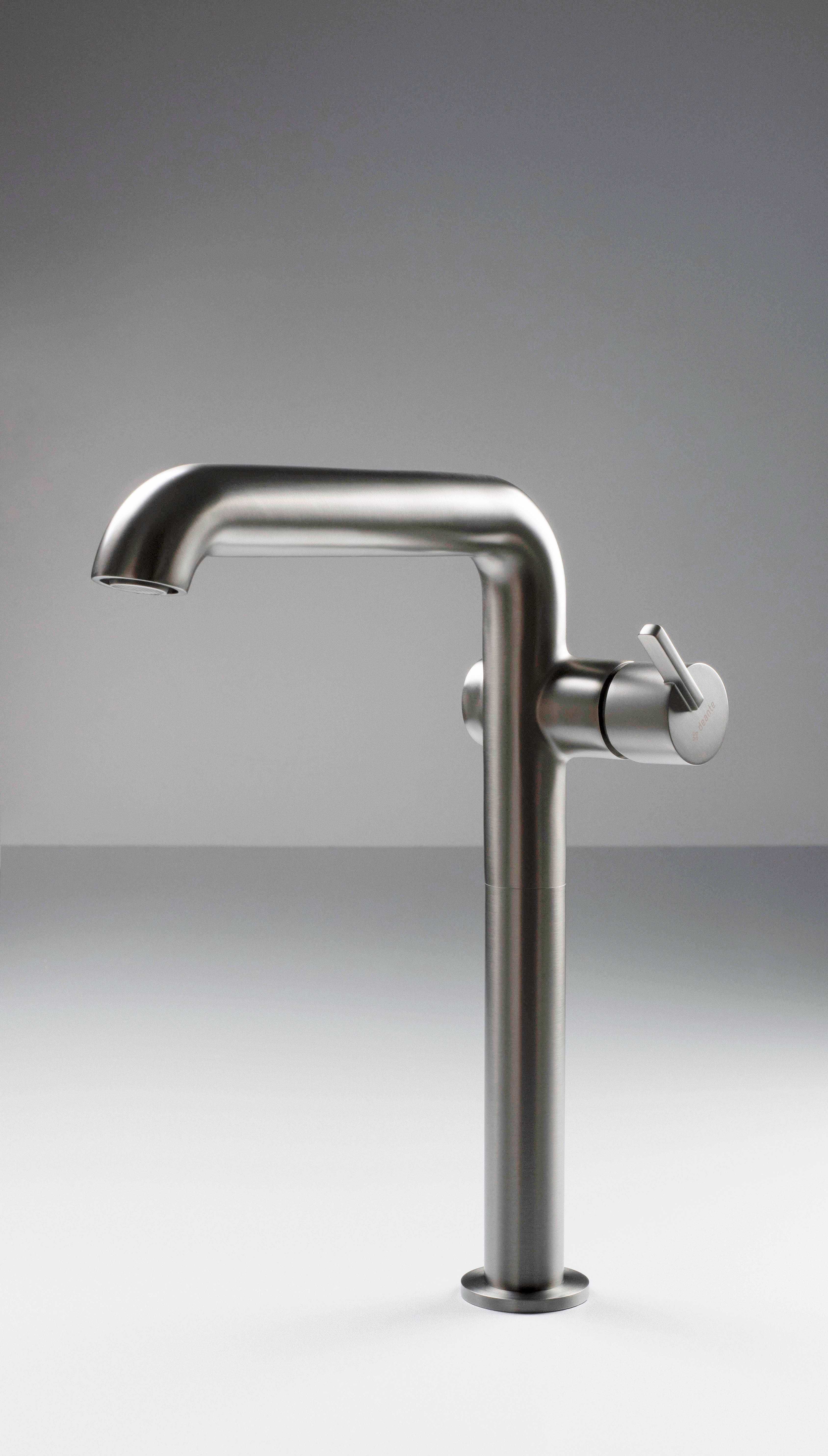Титаниев висок стоящ смесит мивка Баня Silia Titanium Side L BQS_D24K