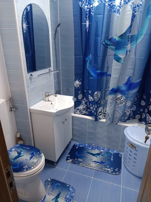 Închiriez apartament cu 2 camere