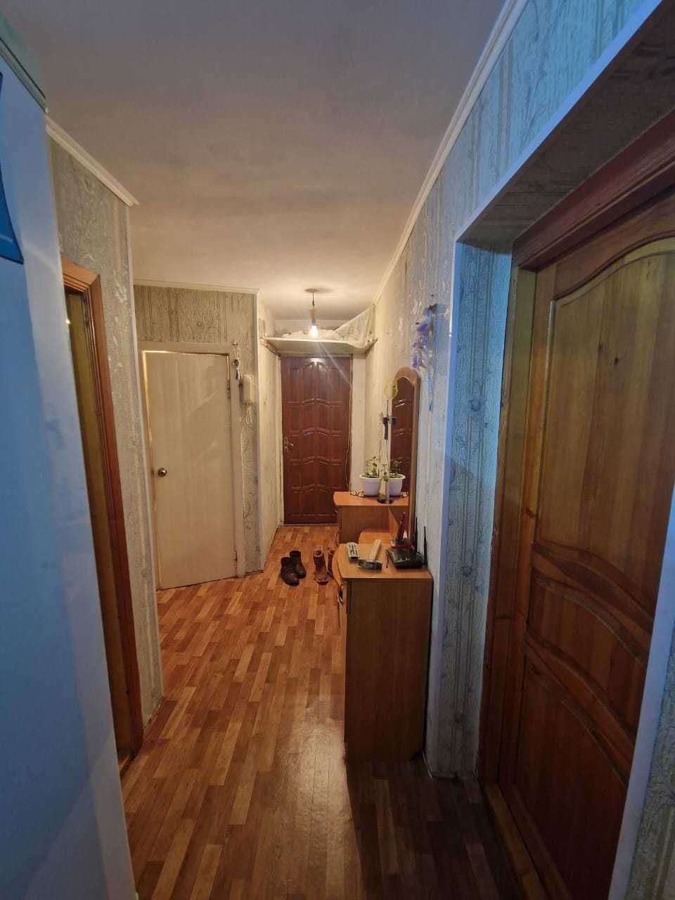 Продам 2-х комнатную квартиру на 8 мкр