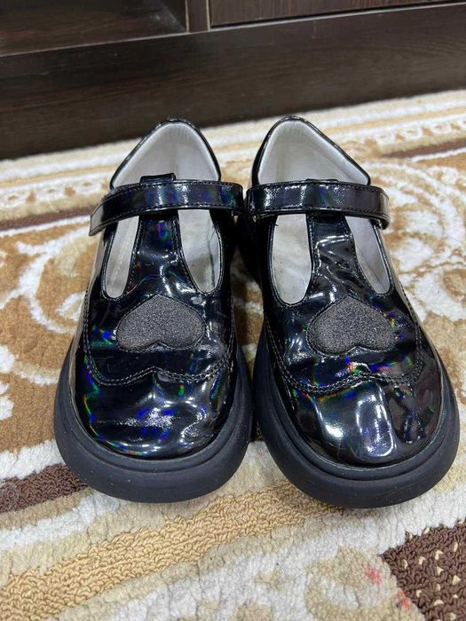 Продам туфли на 5-6 лет