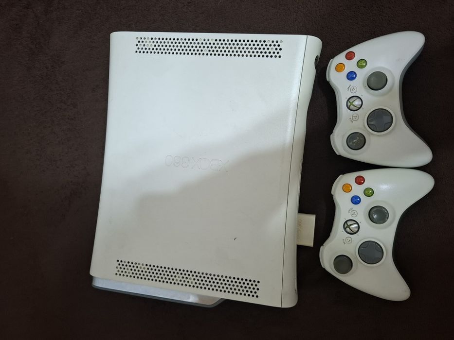 Продам Xbox 360.