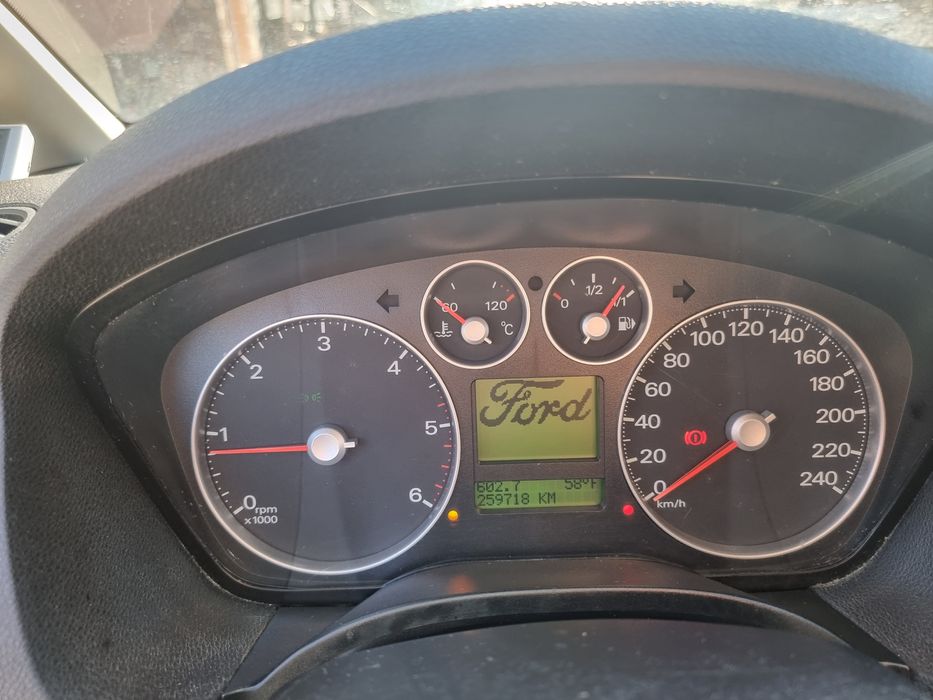 Vind sau schimb cu tractoras de gazon Ford focus C max 2,0D an 2004