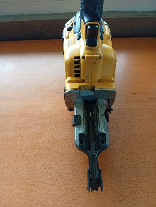 Dewalt pistol de cuie 18v defect